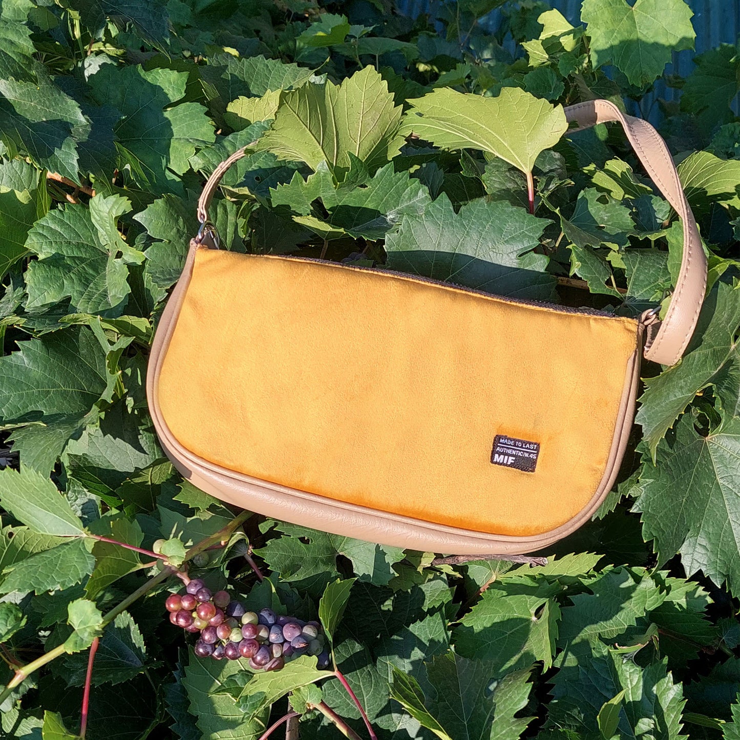 Messenger side sling